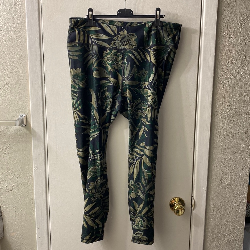 Green rainforest leggings